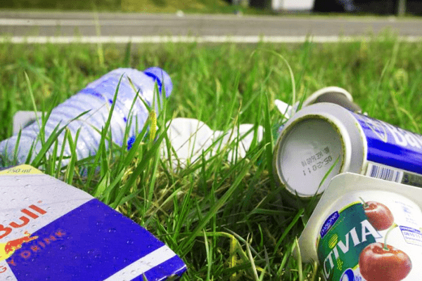 afbeelding behorende bij: CHALLENGE:       Opruimactie! Erop uit? Neem 5 stuks afval mee.